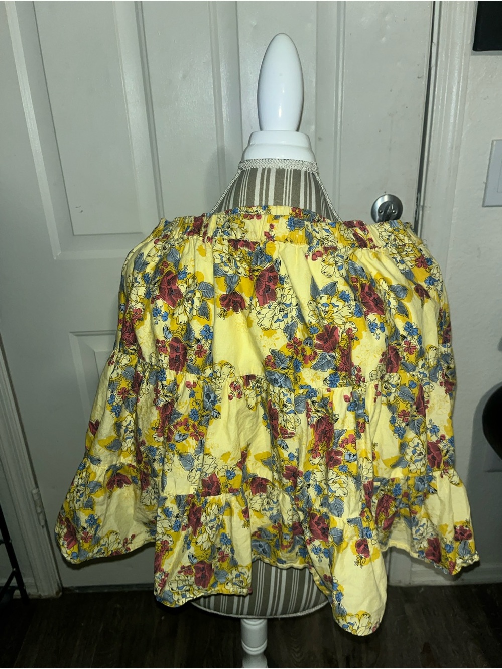 Mossimo Supply Co. Yellow Tiered Midi Skirt with Red & Blue Floral Print - Picture 8 of 8